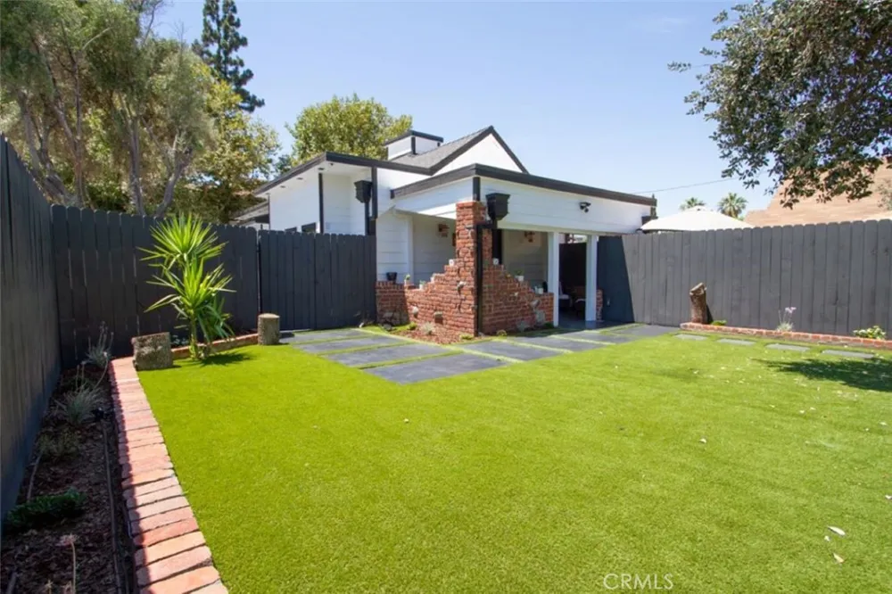 11525 Moorpark Street Studio City, CA 91602