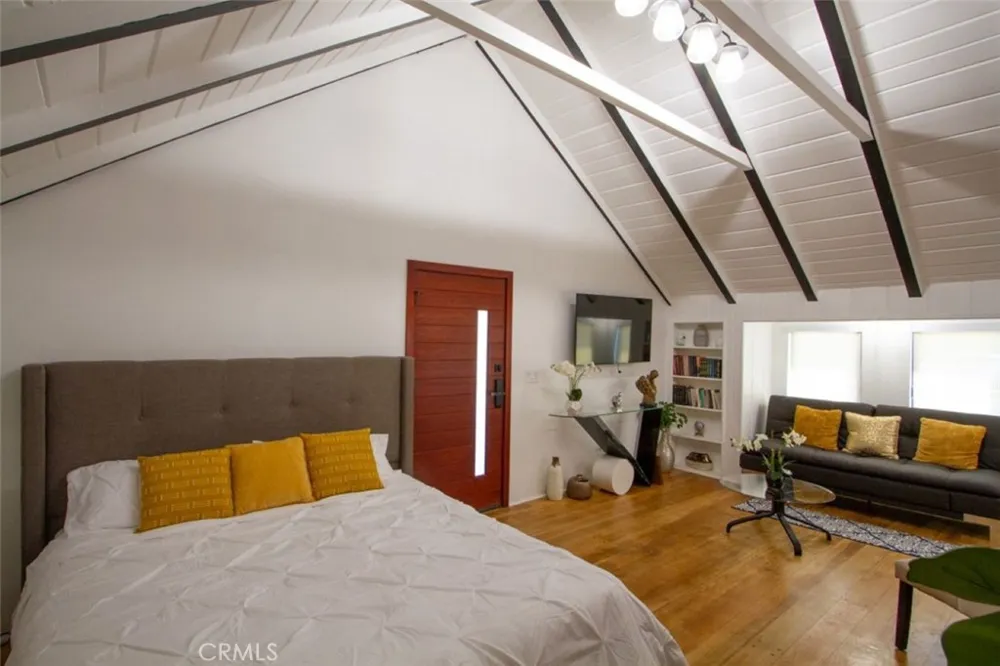 11525 Moorpark Street Studio City, CA 91602