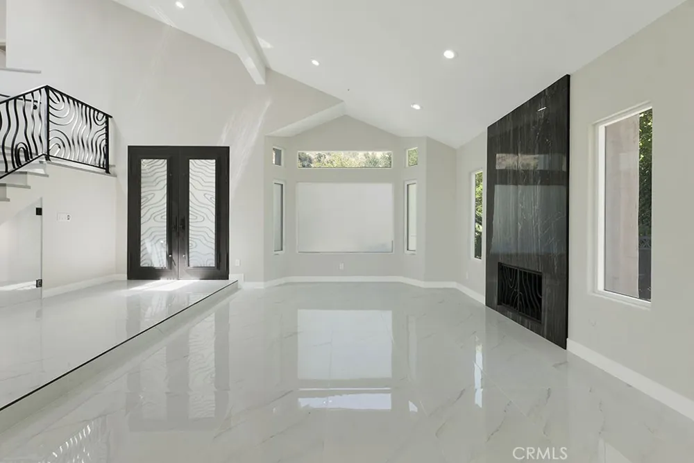 12955 Louise Granada Hills, CA 91344