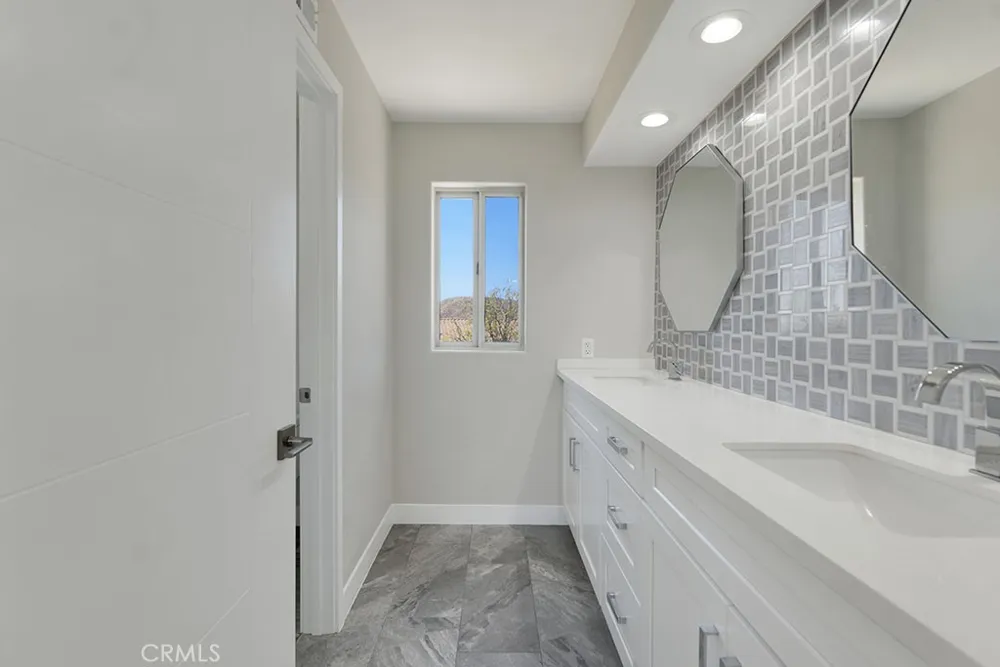 12955 Louise Granada Hills, CA 91344