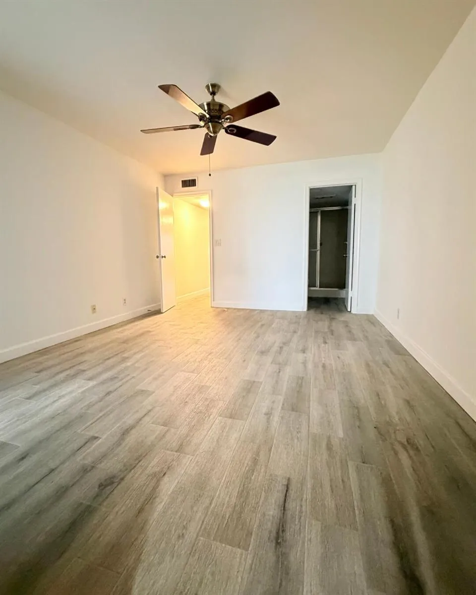 3186 VIA POINCIANA #115 Lake Worth, FL 33467