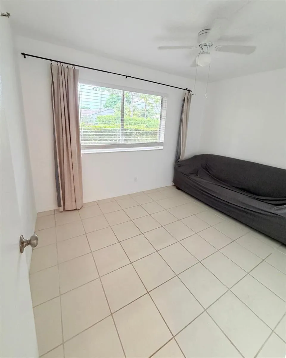 3186 VIA POINCIANA #115 Lake Worth, FL 33467