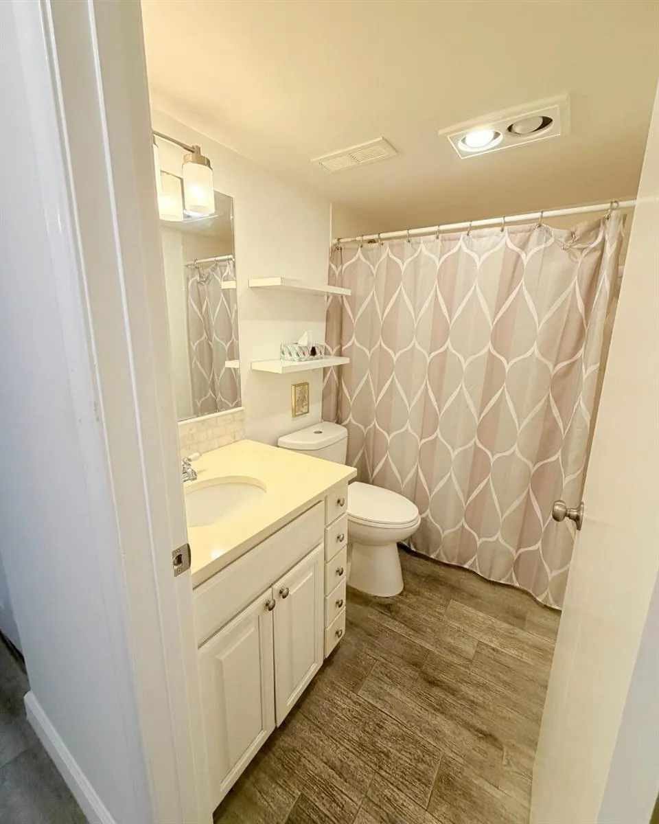 3186 VIA POINCIANA #115 Lake Worth, FL 33467
