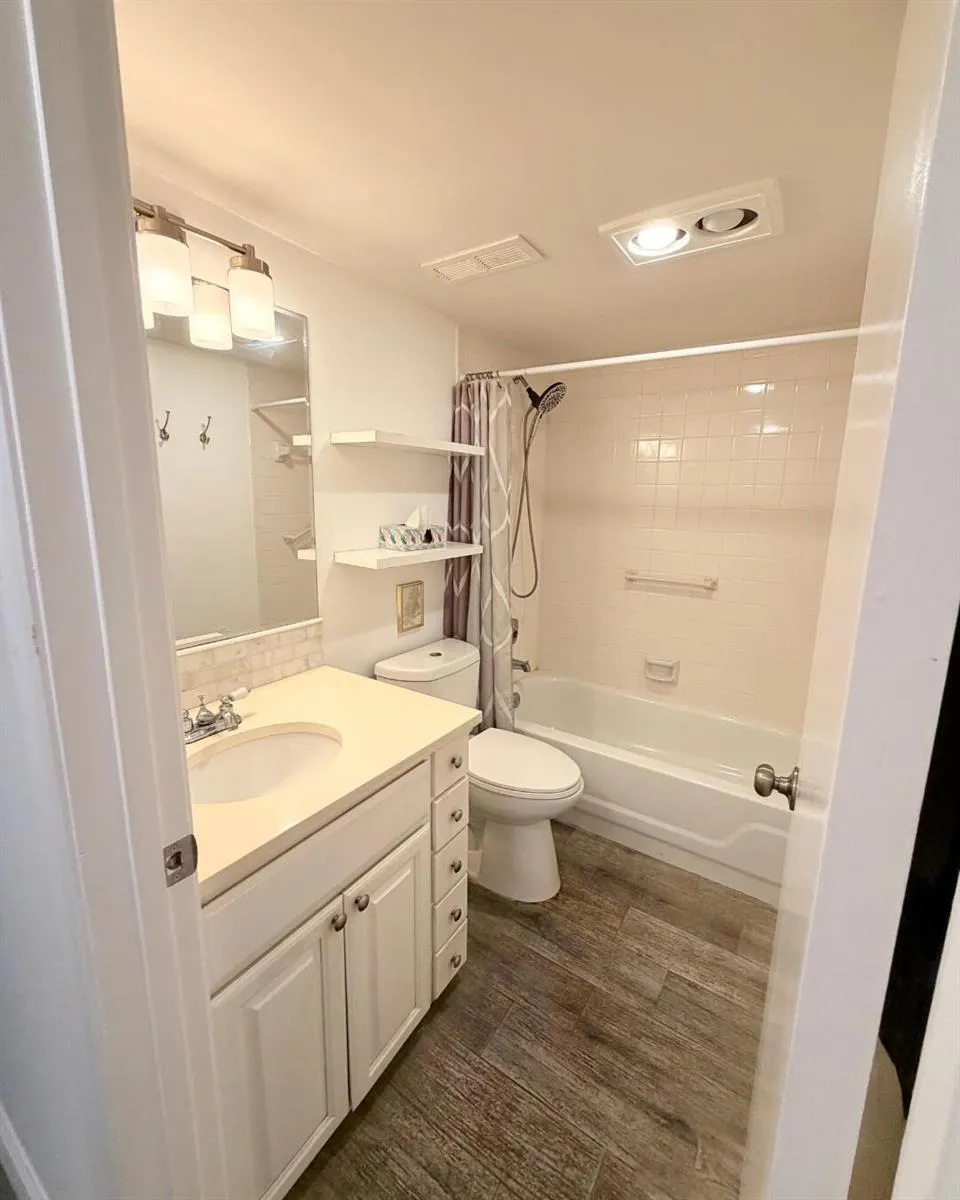 3186 VIA POINCIANA #115 Lake Worth, FL 33467