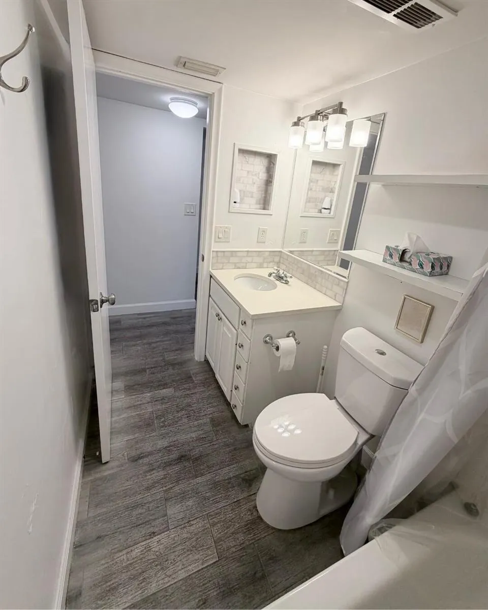 3186 VIA POINCIANA #115 Lake Worth, FL 33467