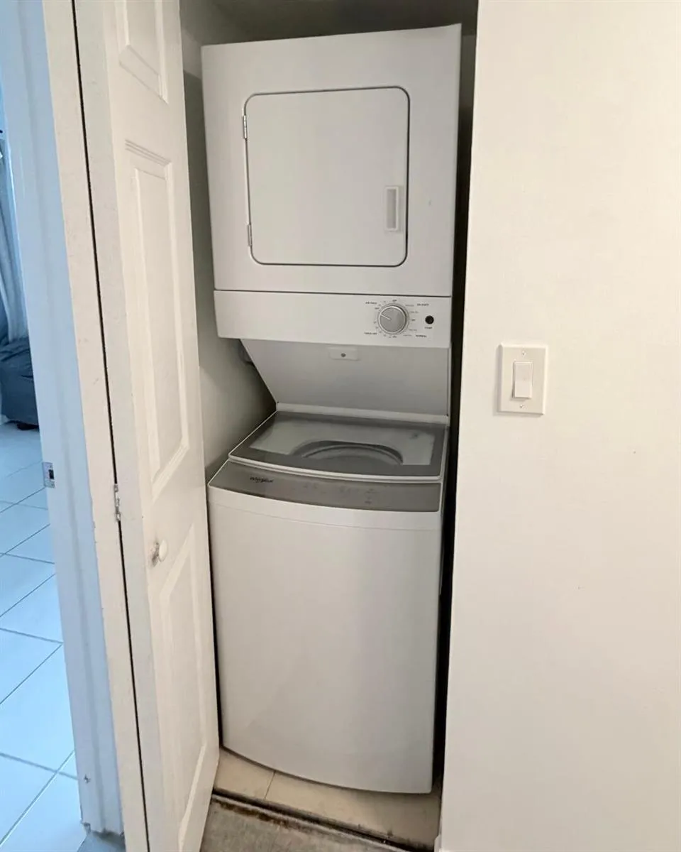 3186 VIA POINCIANA #115 Lake Worth, FL 33467