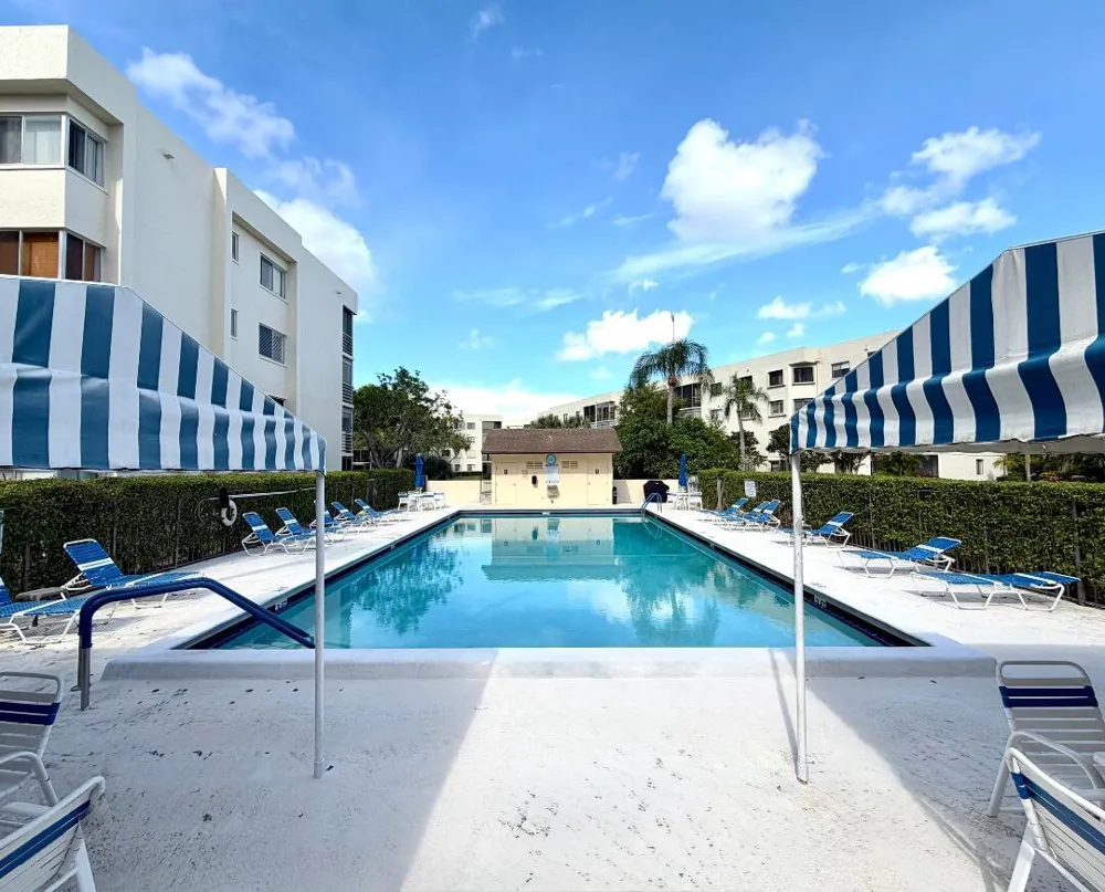 3186 VIA POINCIANA #115 Lake Worth, FL 33467