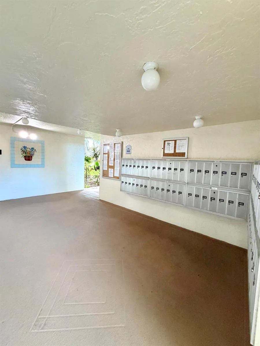 3186 VIA POINCIANA #115 Lake Worth, FL 33467