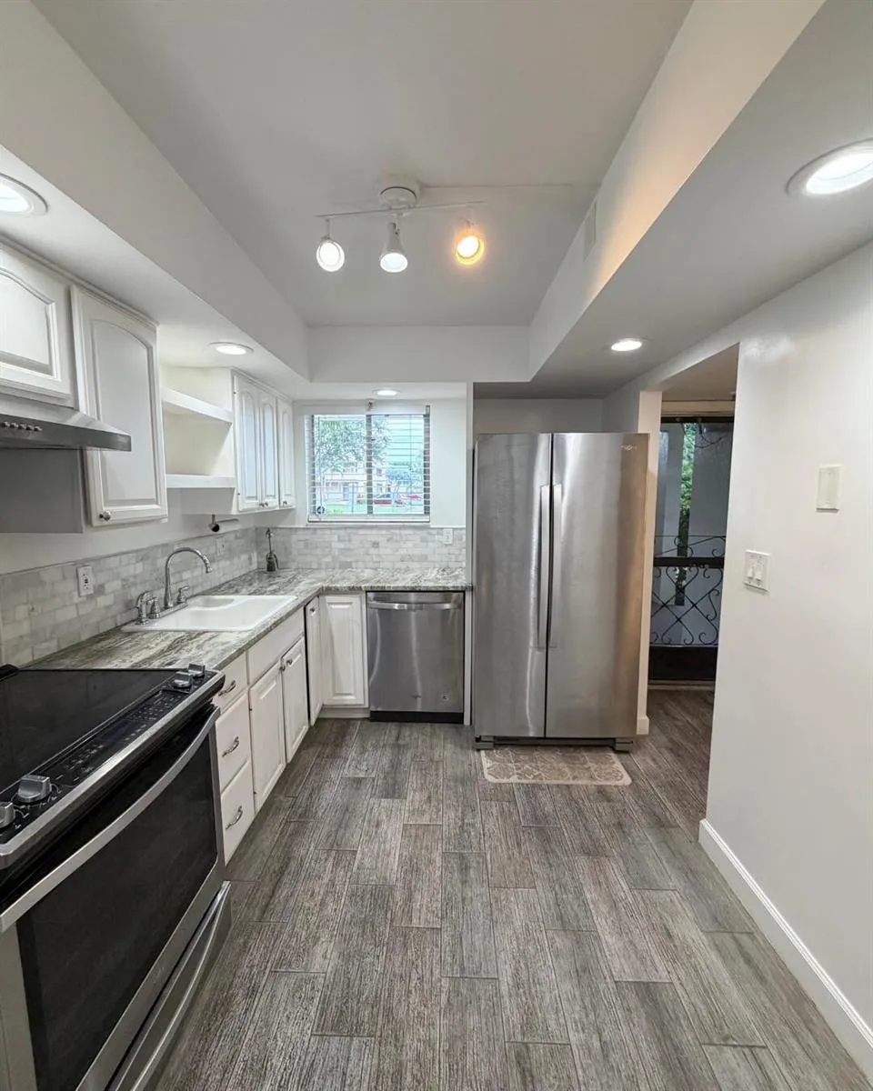 3186 VIA POINCIANA #115 Lake Worth, FL 33467
