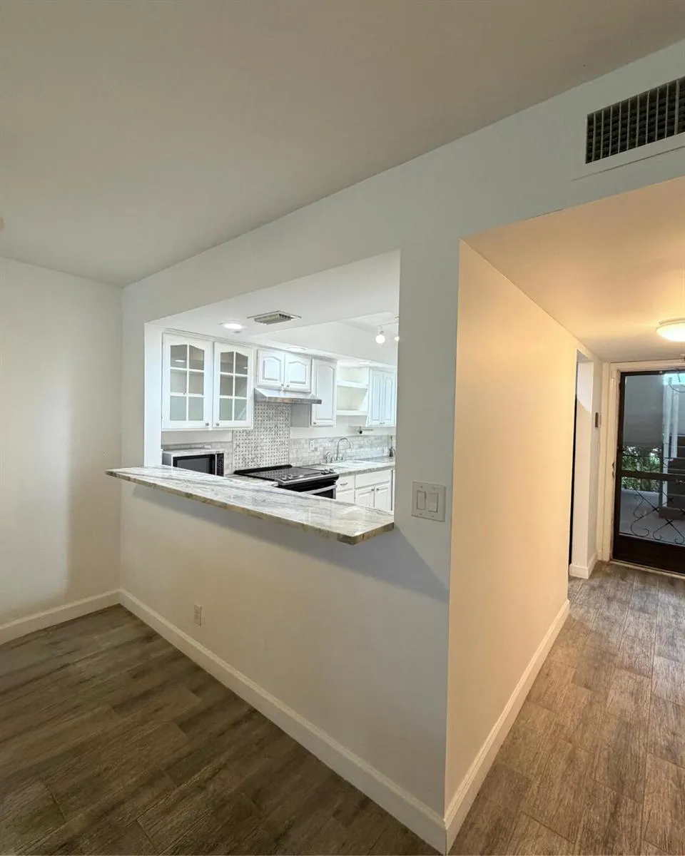 3186 VIA POINCIANA #115 Lake Worth, FL 33467