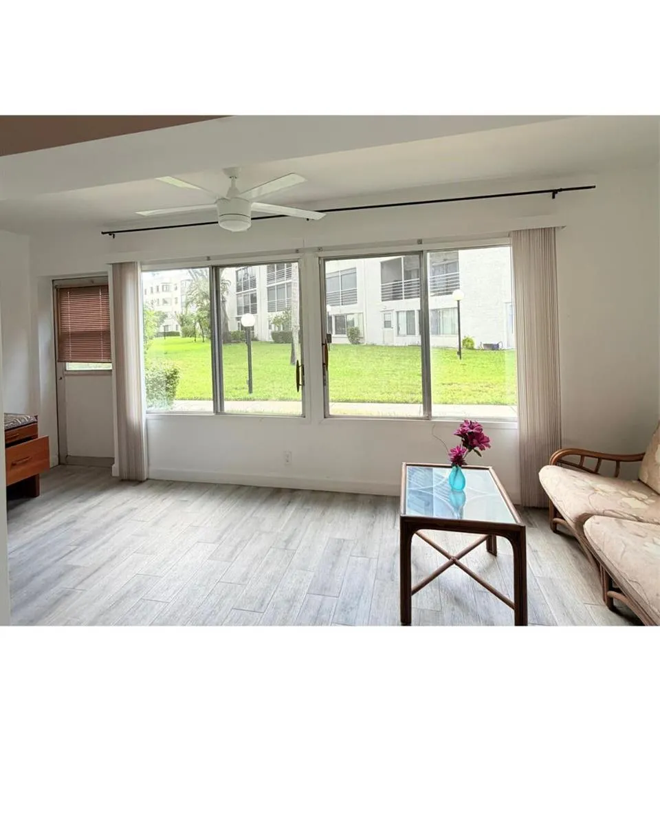 3186 VIA POINCIANA #115 Lake Worth, FL 33467