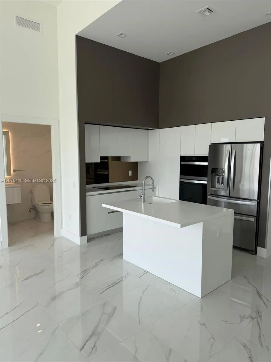 1170 E HALLANDALE BEACH BLVD #502 Hallandale Beach, FL 33009