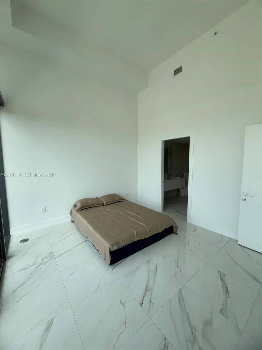 1170 E HALLANDALE BEACH BLVD #502 Hallandale Beach, FL 33009