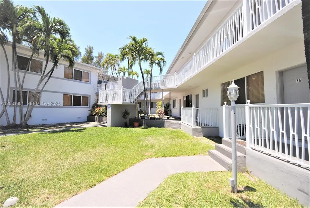 75 S Shore Dr #4B Miami Beach, FL 33141