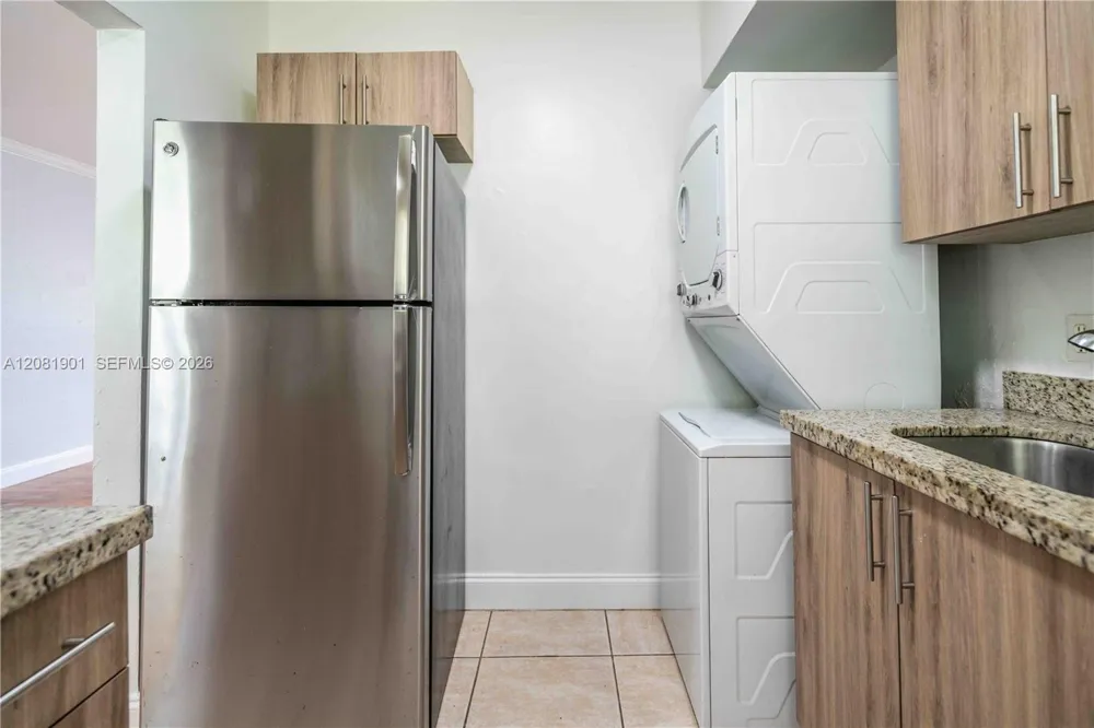 75 S Shore Dr #4B Miami Beach, FL 33141