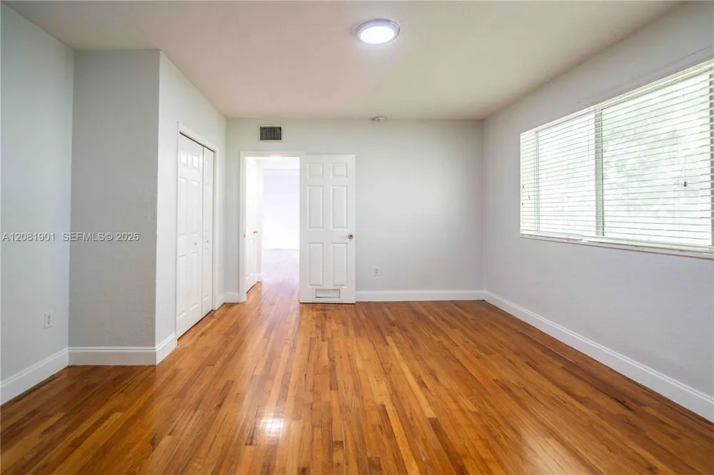 75 S Shore Dr #4B Miami Beach, FL 33141