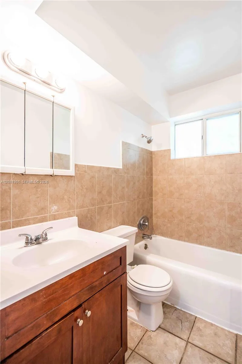 75 S Shore Dr #4B Miami Beach, FL 33141