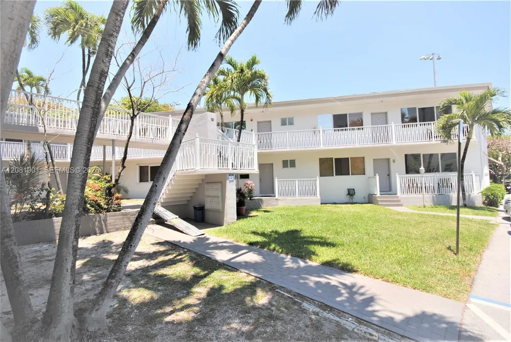 75 S Shore Dr #4B Miami Beach, FL 33141