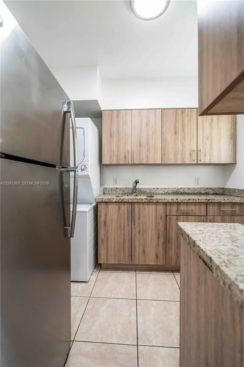 75 S Shore Dr #4B Miami Beach, FL 33141