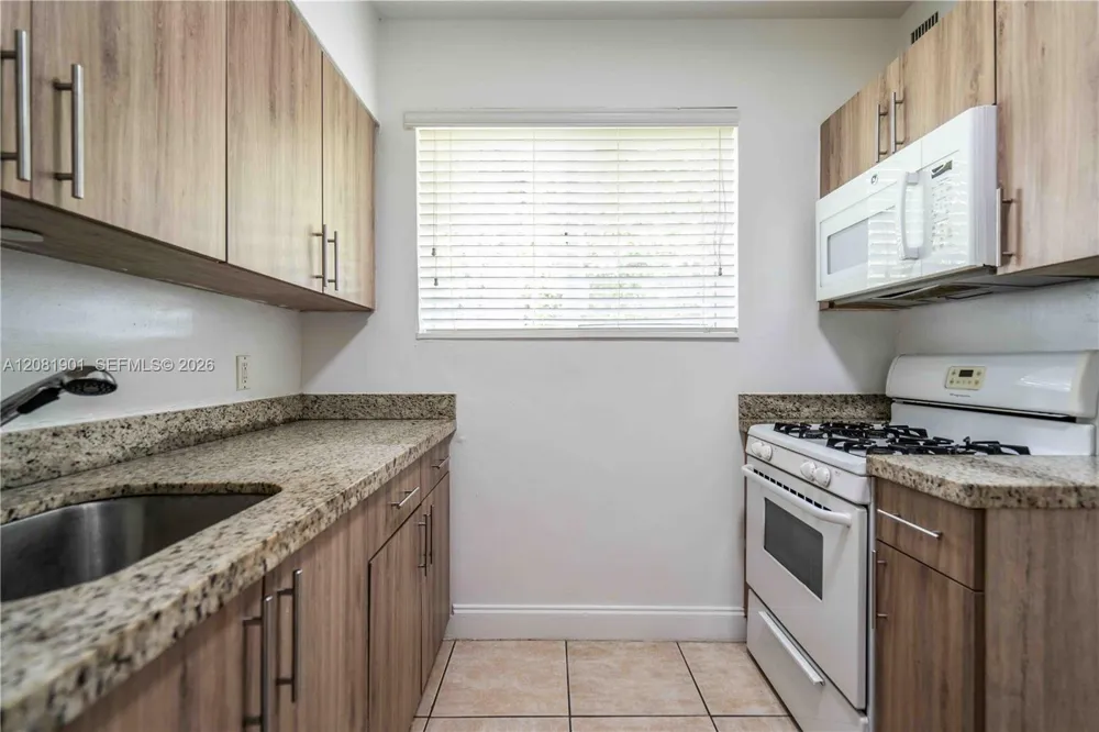 75 S Shore Dr #4B Miami Beach, FL 33141