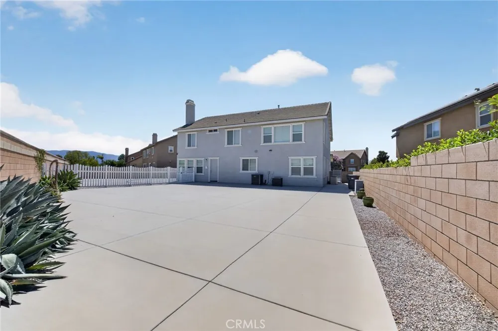 8418 Lourenco Lane Eastvale, CA 92880