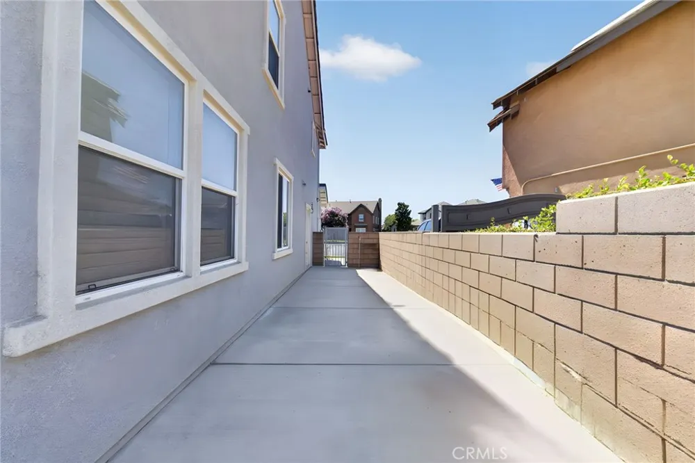 8418 Lourenco Lane Eastvale, CA 92880