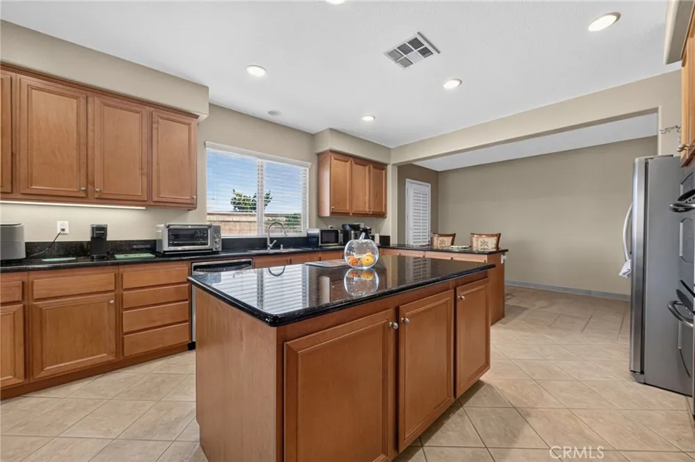 8418 Lourenco Lane Eastvale, CA 92880