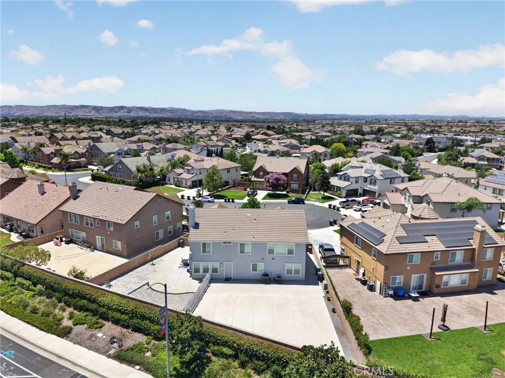 8418 Lourenco Lane Eastvale, CA 92880