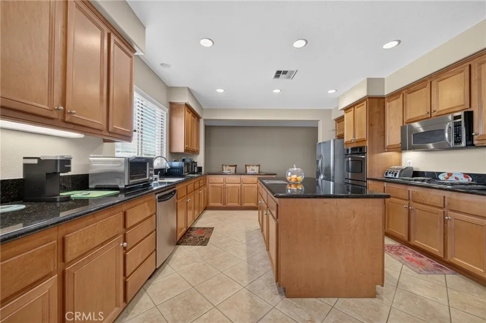 8418 Lourenco Lane Eastvale, CA 92880