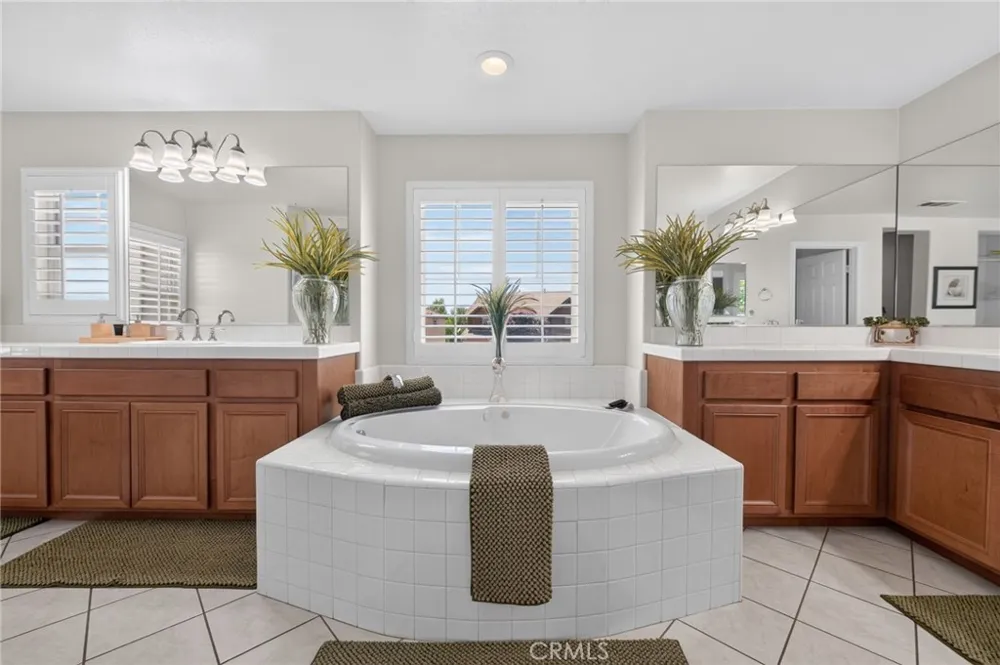 8418 Lourenco Lane Eastvale, CA 92880