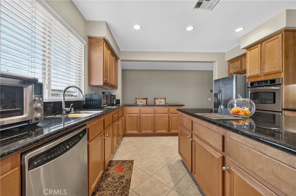 8418 Lourenco Lane Eastvale, CA 92880