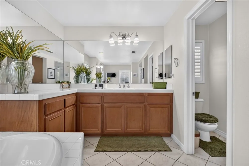 8418 Lourenco Lane Eastvale, CA 92880