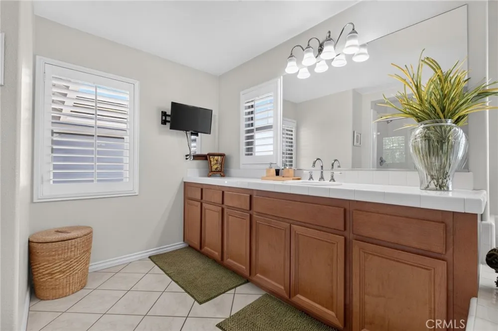 8418 Lourenco Lane Eastvale, CA 92880
