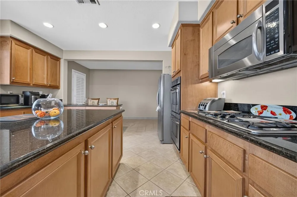 8418 Lourenco Lane Eastvale, CA 92880