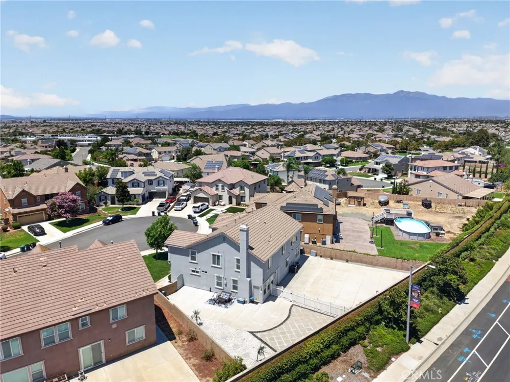 8418 Lourenco Lane Eastvale, CA 92880
