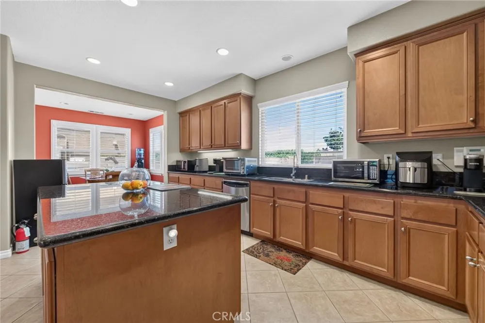 8418 Lourenco Lane Eastvale, CA 92880