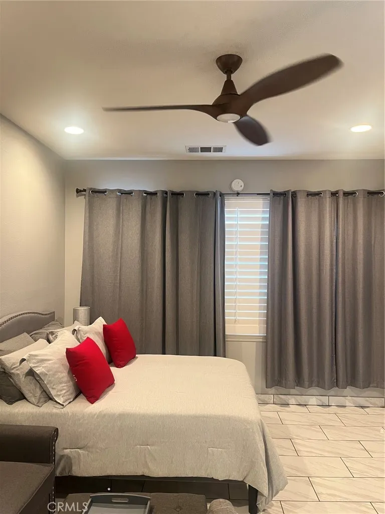8418 Lourenco Lane Eastvale, CA 92880
