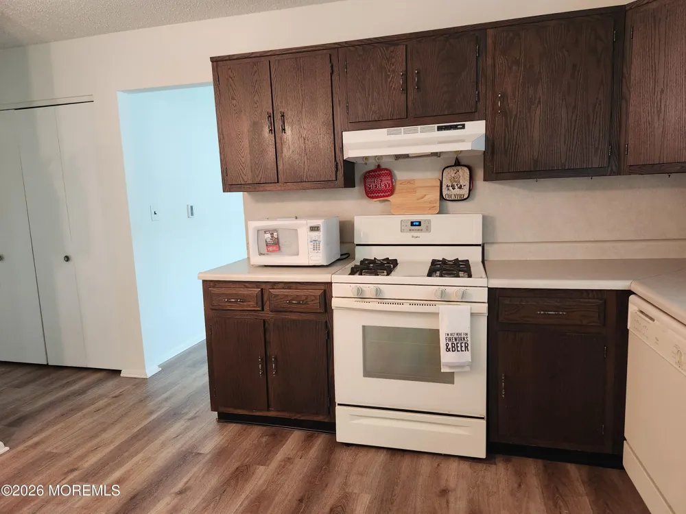 206 Yorktowne Drive Little Egg Harbor, NJ 08087