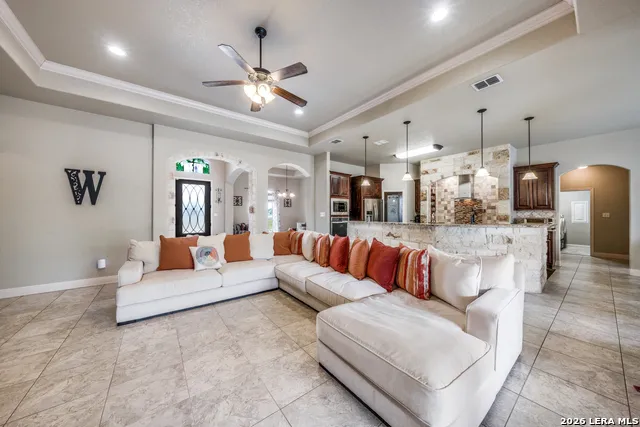 112 S ABREGO XING Floresville, TX 78114