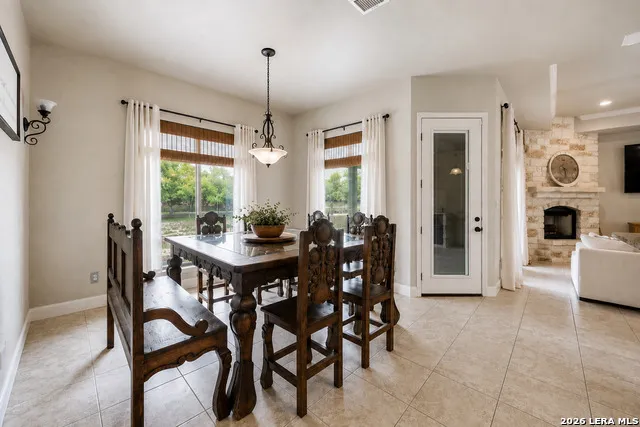 112 S ABREGO XING Floresville, TX 78114