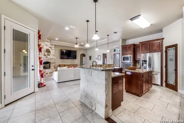 112 S ABREGO XING Floresville, TX 78114