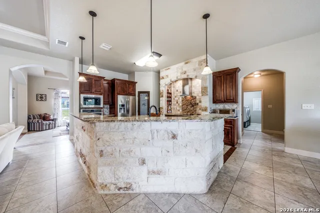 112 S ABREGO XING Floresville, TX 78114