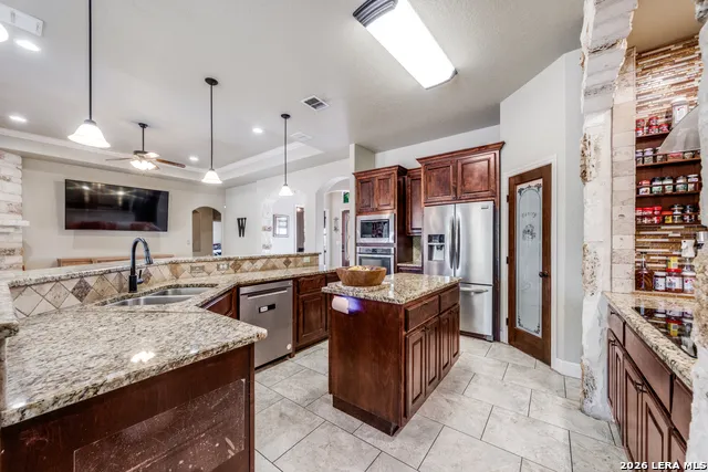 112 S ABREGO XING Floresville, TX 78114