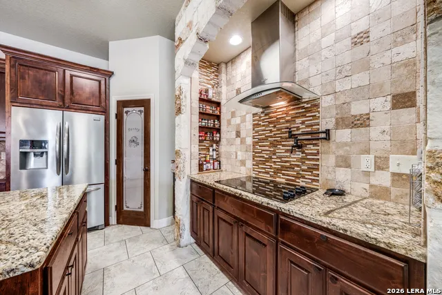 112 S ABREGO XING Floresville, TX 78114
