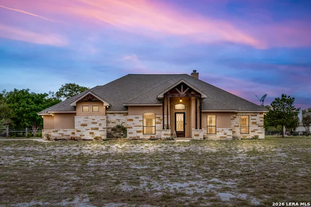 112 S ABREGO XING Floresville, TX 78114
