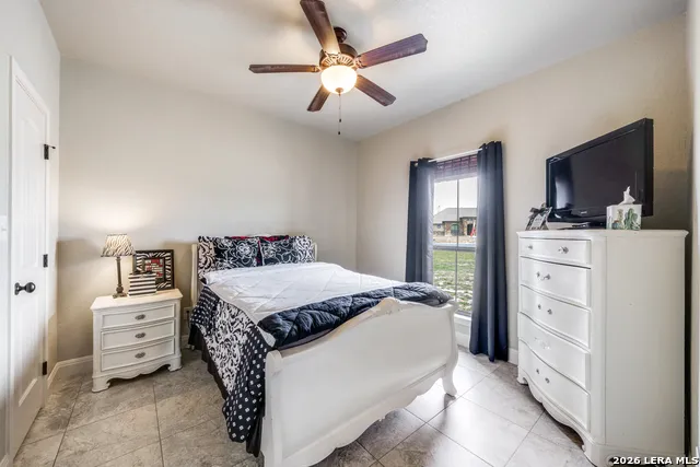 112 S ABREGO XING Floresville, TX 78114