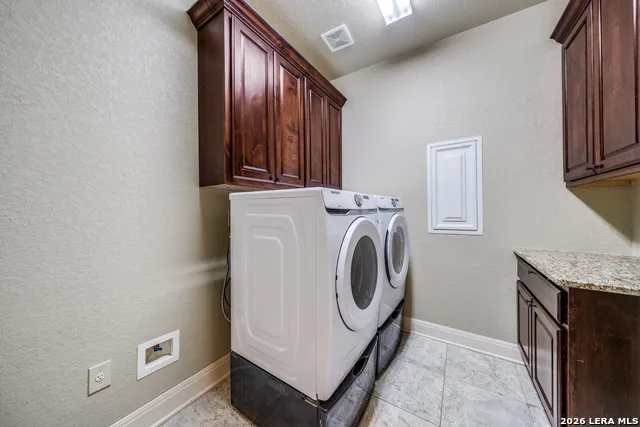 112 S ABREGO XING Floresville, TX 78114