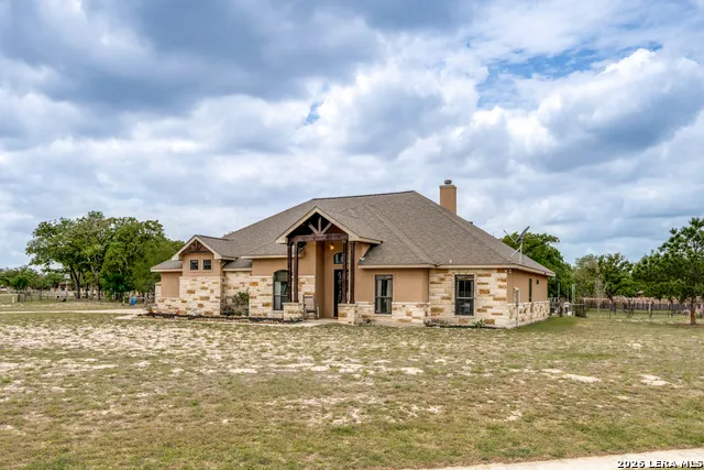 112 S ABREGO XING Floresville, TX 78114