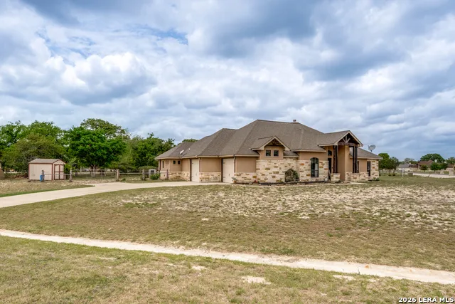 112 S ABREGO XING Floresville, TX 78114