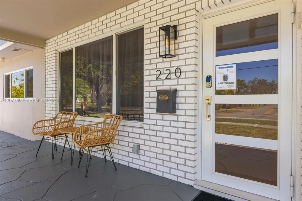 220 NE 10th Ave Hallandale Beach, FL 33009